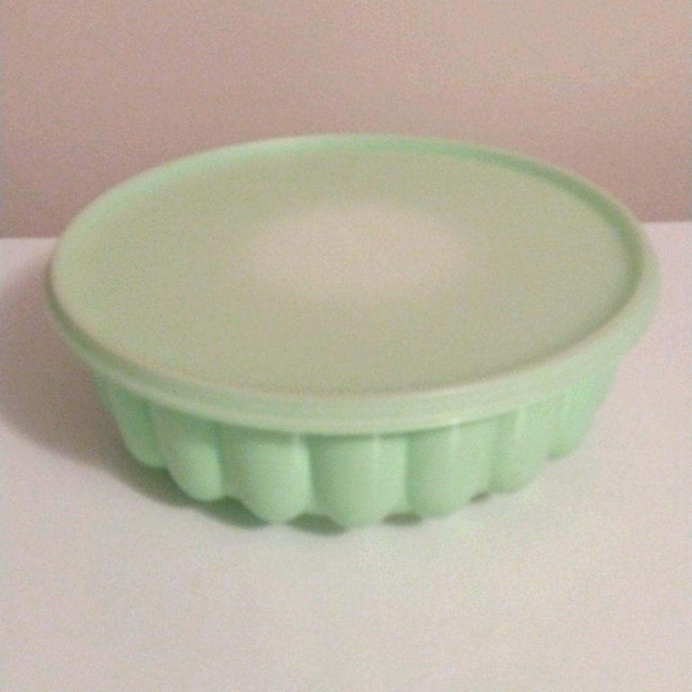 Tupperware Jello mold vintage 70s-80-s